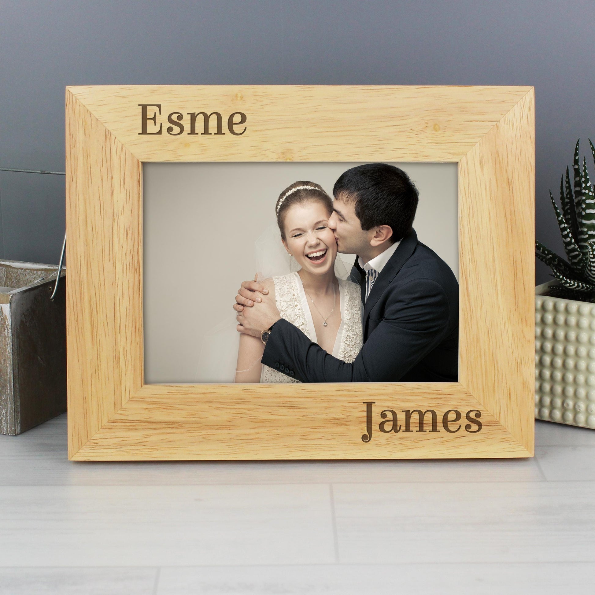Personalised Couples 6x4 Oak Finish Photo Frame | Bespoke Picture Frame | Great for Valentines Day, Birthday or Weddings - Picture Frame - Inspired Creative Gifts