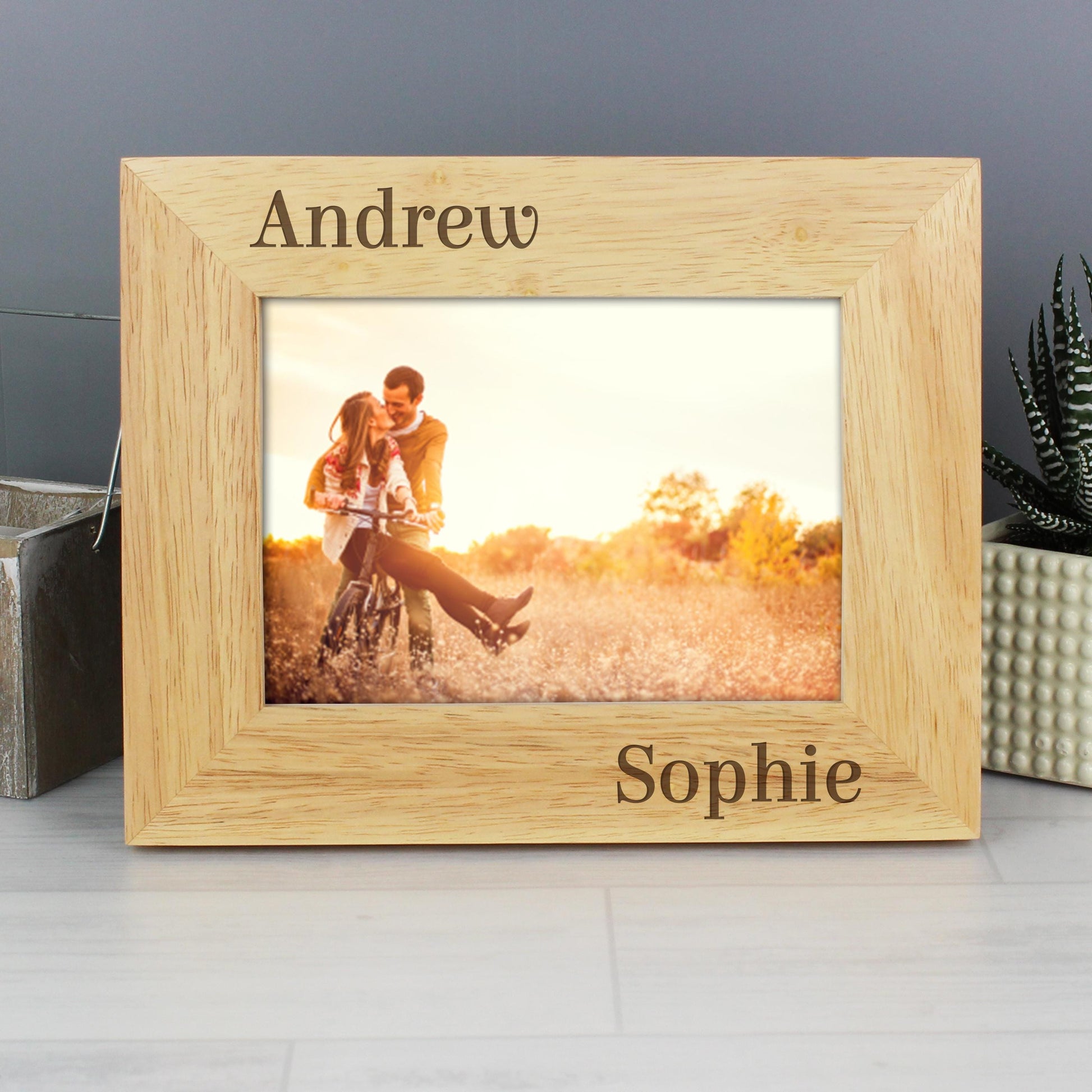 Personalised Couples 6x4 Oak Finish Photo Frame | Bespoke Picture Frame | Great for Valentines Day, Birthday or Weddings - Picture Frame - Inspired Creative Gifts