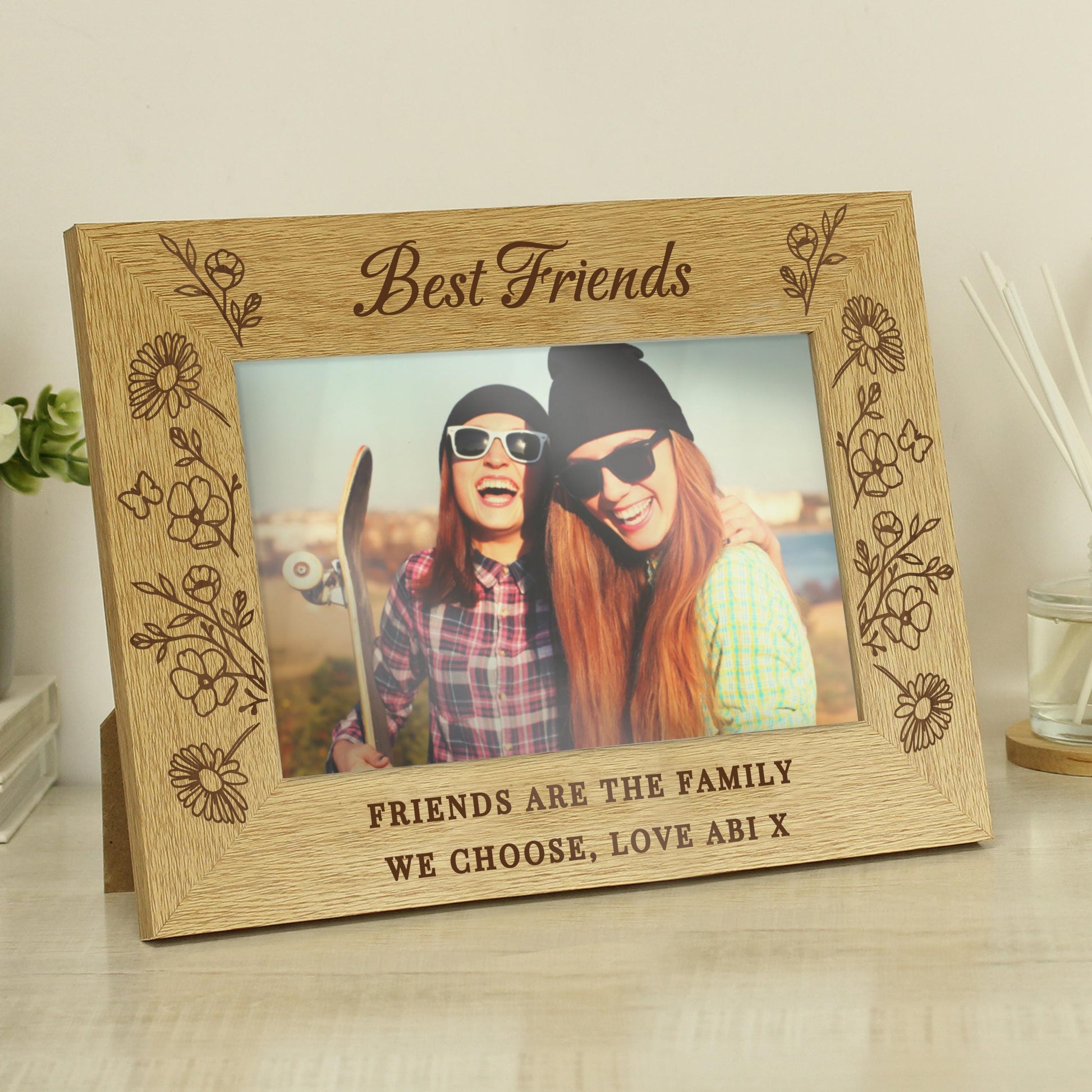 Personalised Wild Flowers 6x4 Oak Finish Photo Frame | Great for Mothers Day, Weddings and Anniversaries - Picture Frame - Inspired Creative Gifts