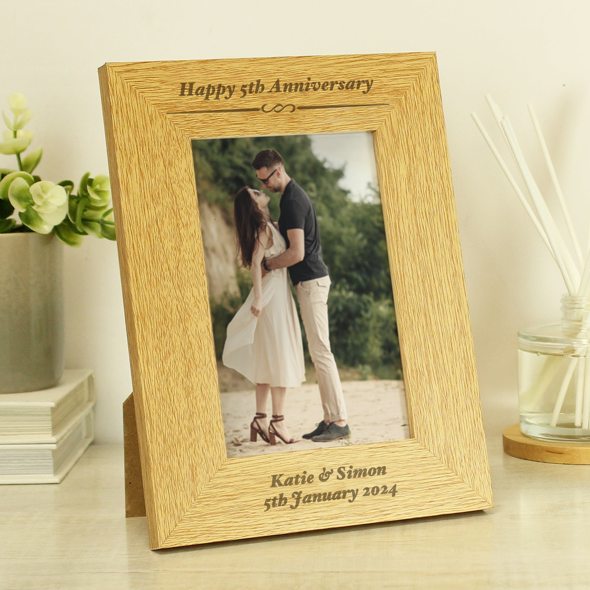 Personalised Formal 6x4 Oak Finish Photo Frame - Inspired Creative Gifts