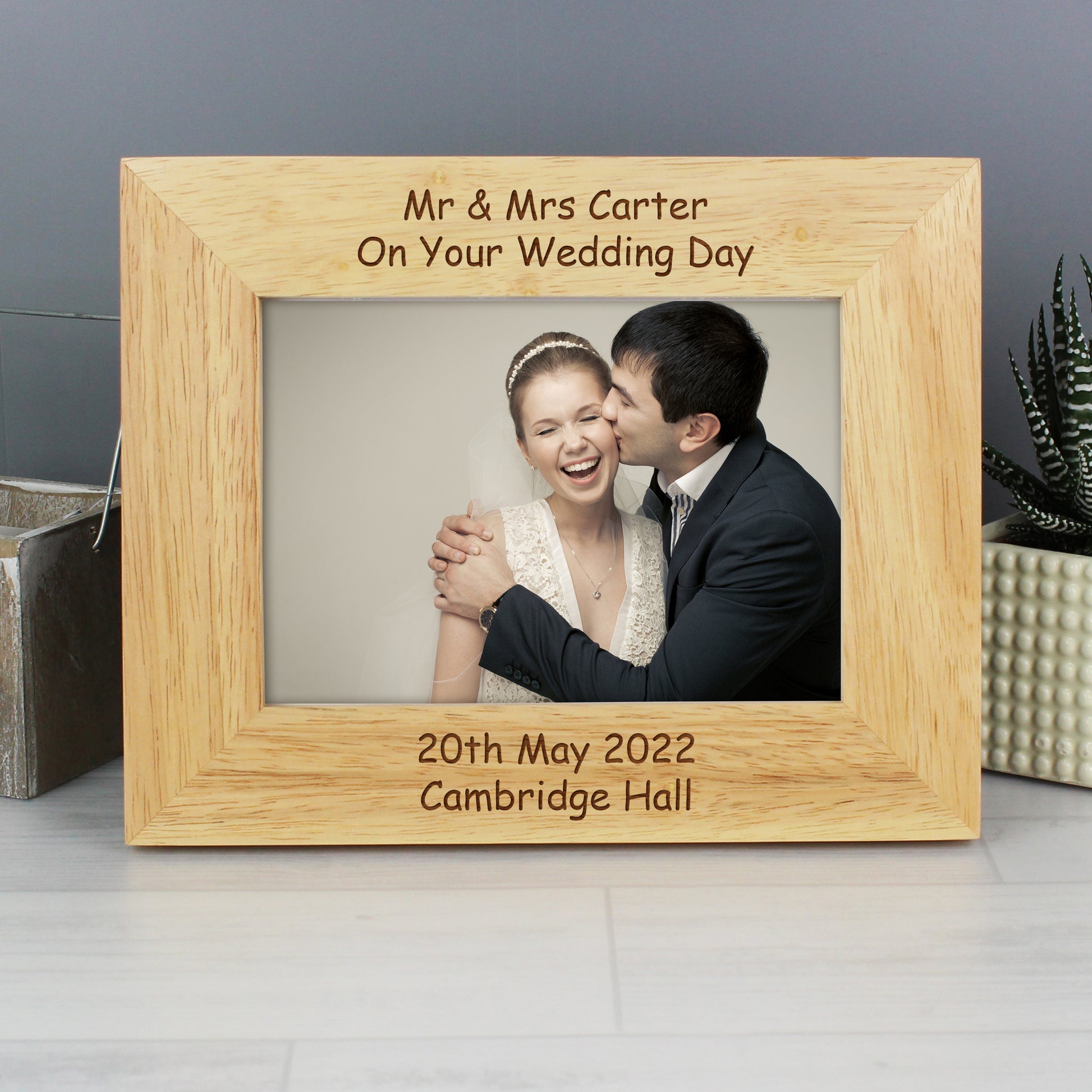 Personalised Landscape 5x7 Landscape Oak Finish Photo Frame - Inspired Creative Gifts