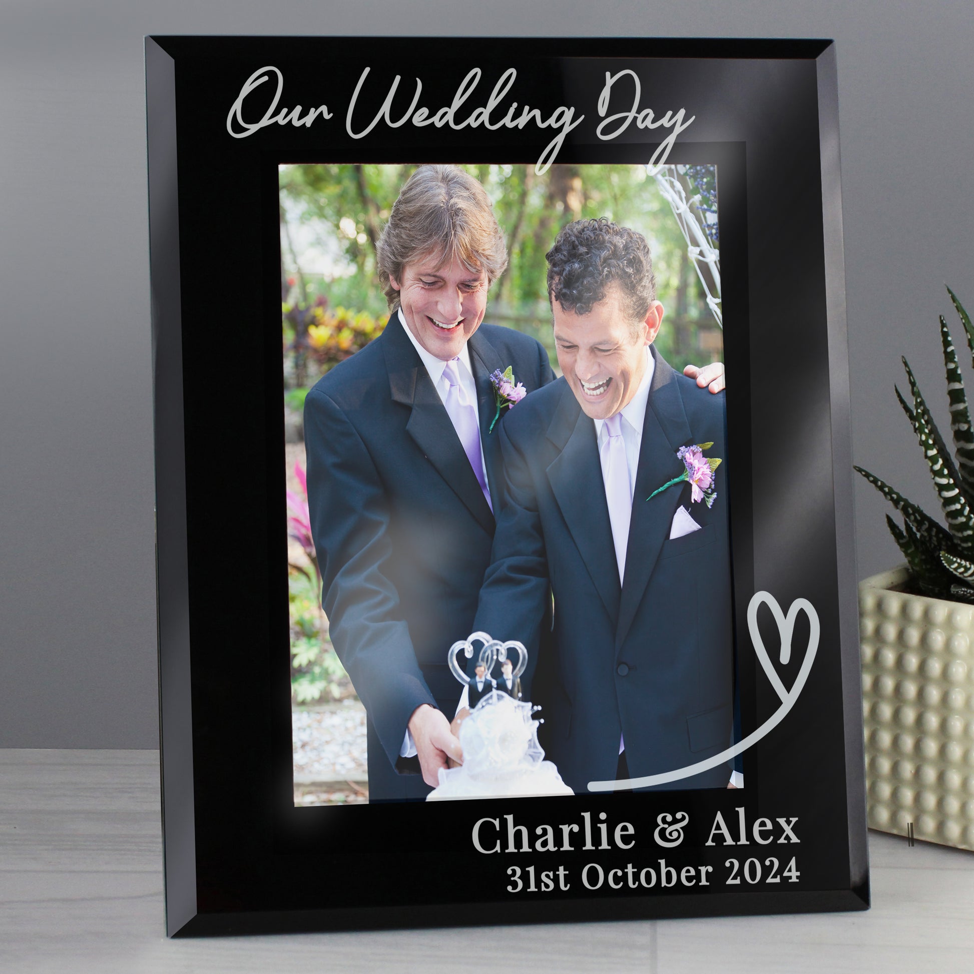 Personalised Heart Black Glass 7x5 Photo Frame - Picture Frame - Inspired Creative Gifts