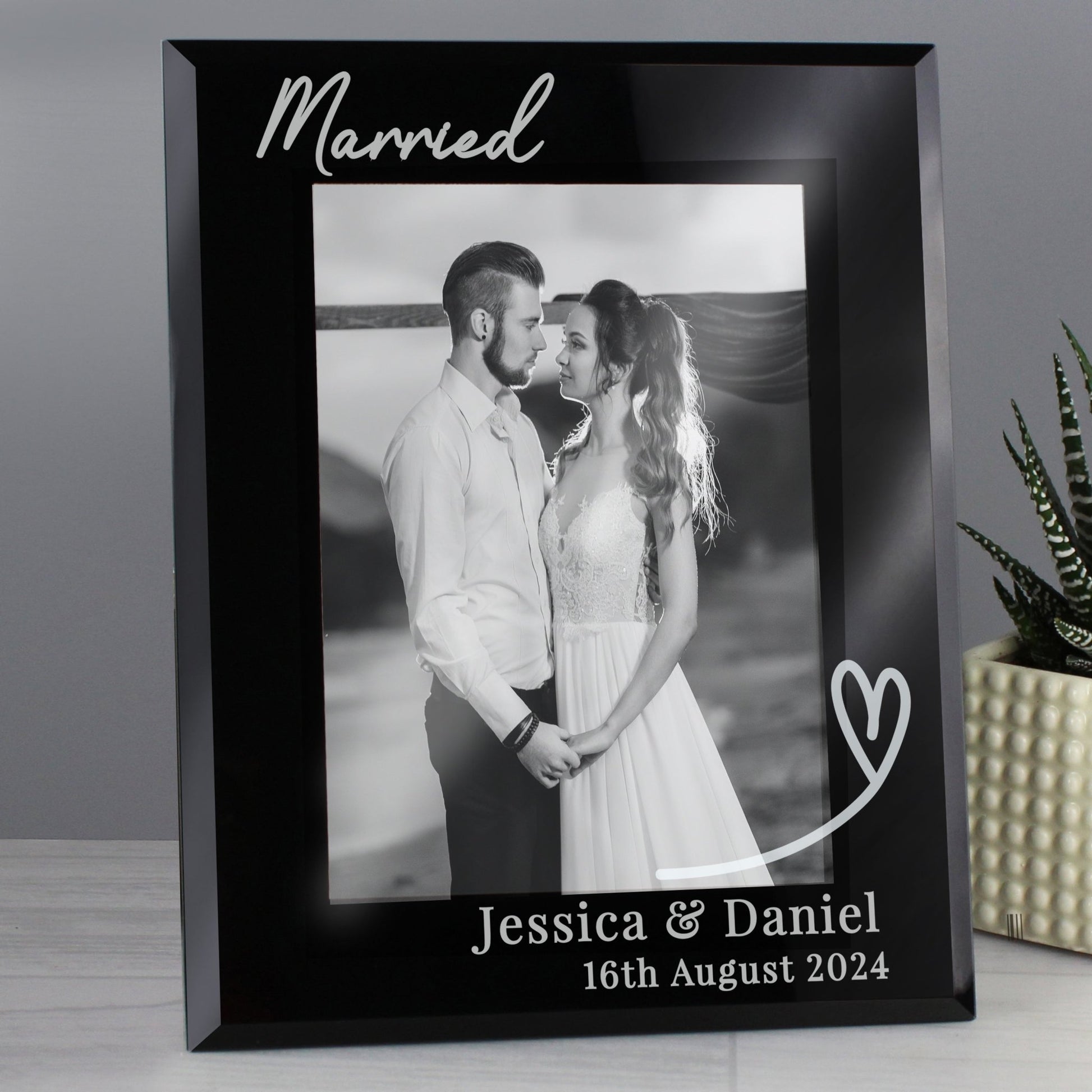 Personalised Heart Black Glass 7x5 Photo Frame | Inspired Creative Gifts | UK Supplier